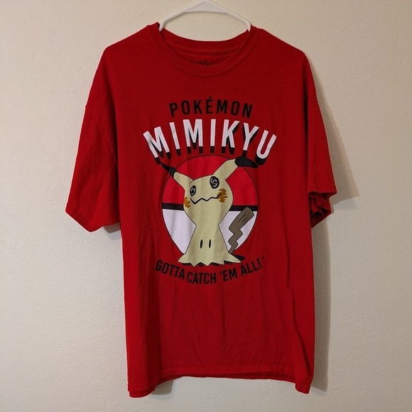 Pokémon Mimikyu Men's T-Shirt XL Red Graphic Tee Pikachu Gotta Catch 'Em All - Picture 1 of 4